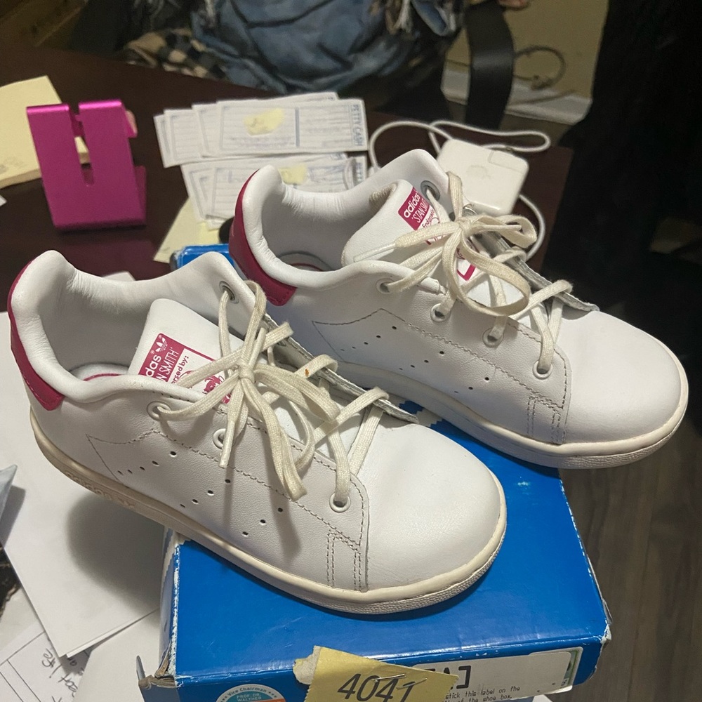 Kids Stan smith adidas. Size 10. Hood condition